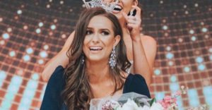 A gyönyörű biokémikus csaj tánc vagy ének helyett egy kísérletet mutatott be a színpadon, majd ő lett Miss Virginia