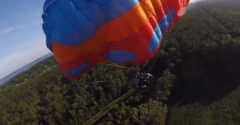 A paramotoros pilóta alacsony magasságban repült és váratlanul a kukoricásba zuhant