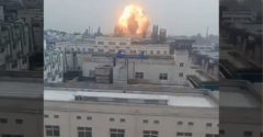 Nem volt okos ötlet az ablakból nézni a gyár felrobbanását