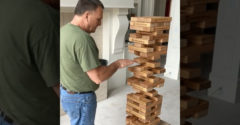 A Jenga mestere (Még zsebre tett kézzel is)