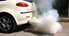 Probléma vagy csak az autó reakciója a hideg időjárásra? A különbség fehér füst és fehér füst között