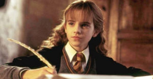 Mit írt a valóságban Hermione a papírra a Harry Potter film egyik jelenetének forgatása közben