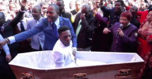 Az afrikai lelkész feltámasztott egy halott férfit