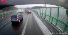 Baleset a cseh autópályán. Egy baleset miatt megálltak a tűzoltók, mire egy másik autó beléjük csapódott