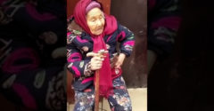 A 107 éves anyuka édességet ad a lányának