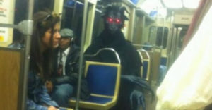 A metrón utazás helyenként szórakoztató, de helyenként ijesztő is lehet