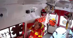 Amikor a mentőautó legénysége magasról tojik a biztonságra (Repültek egyet)