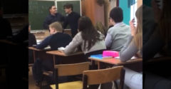 Az orosz tanár összekeverte a tantermet a ringgel. A diák a támadása után a földön végezte