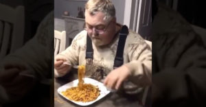 Nevetséges vagy zseniális? Ez a férfi megoldotta a spagettievés problémáját. (Ötlet a jövőből)