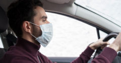 Szükséges autóvezetés közben is a szájmaszkot viselni?