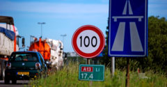 100 km/órára csökkentették a megengedett legnagyobb sebességet a holland autópályákon