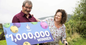Egy brit férfi felesége beteg lett, majd kirúgták a munkahelyéről: másnap 1 millió fontot nyert a lottón