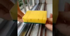 Egyszerű trükk, amellyel egy pillanat alatt alaposan meg lehet tisztítani az ablakkeretet