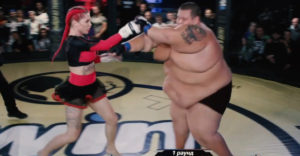 A 63 kg-os női MMA harcos, és a 240 kg-nyi YouTuber.