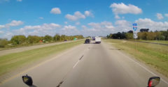 A kamionsofőr megtalálta a módját annak, hogyan kerülheti el a közlekedési dugót