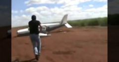 A drogkartell repülőgépének megállítása felszállás közben (Mint egy akciófilm jelenet)