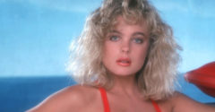 Emlékszel még a gyönyörű Baywatch sztárra? Erika Eleniak az 5. x után is remek formában van.