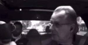 A rettenthetetlen idősebb Uber sofőr elbánt a rablóval