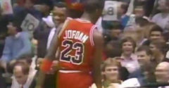 Michael Jordan történelmi zsákolása a büntetővonalról