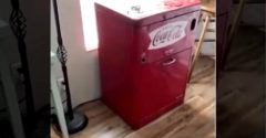 Coca-Cola automata 1941-ből (Még mindig működik)