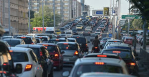 Kiszámolták, mennyit álltak dugóban a budapesti autósok tavaly, az eredmény meghökkentő