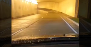 VIDEÓ: Az autós azt hitte, hatalmas lyuk van az alagútban (Optikai csalódás)