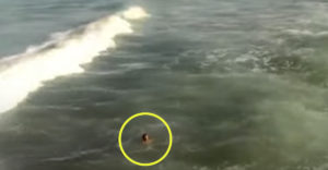 A drón pilótája megmentett egy fiút, aki a tengerben fuldoklott