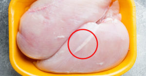 Látod a csíkokat a csirkemelleken a szupermarketben? Ebben az esetben jobb, ha egy másik felé nyúlsz