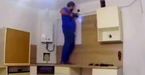 VIDEÓ: A konyha felújítása eltart még egy ideig (Váratlan probléma)