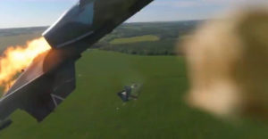 Egy orosz pilóta fejkamerájával rögzítette, milyen egy kilőtt vadászgépből katapultálni