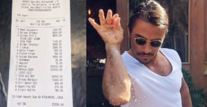 Salt Bae séf a 66 millió forintnyi vacsoraszámlát összehozó vendégeivel hencegett. Az emberek kigúnyolták és bírálták őt