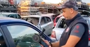 VIDEÓ: Sarokcsiszoló + víz kontra autó szélvédője (Hőmérséklet különbség)