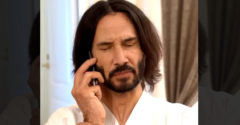 VIDEÓ: Keanu Reeves megmutatja, milyen introvertáltnak lenni (Telefonos megpróbáltatások)