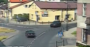 VIDEÓ: A BMW-s szlalom versenyző keresztülrepült a városon (Viszlát jogosítvány)