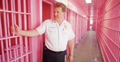 Miért festik rózsaszínűre a cellákat néhány európai börtönben?