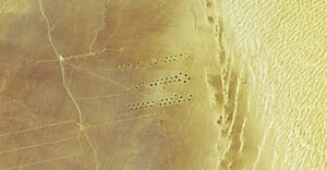 Az űrből készült képek azt mutatják, hogy felbecsülhetetlen értékű kincs rejtőzik a líbiai sivatag alatt