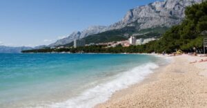 Makarska a viták kereszttüzében: Tengerparti paradicsom vagy kellemetlen meglepetés?