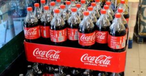 Egy szakértő felfedte a Coca-Cola logóban rejtett üzenetet, amelyet eddig az emberek nem vettek észre