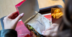 Most mindenki erről beszél – Rácz Jenő a McDonald’s-nak dolgozik