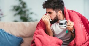 Mindenhol köhögés és nátha van: Hogyan lehet megállapítani, hogy megfáztunk, influenzásak vagyunk vagy COVID-19-esek?