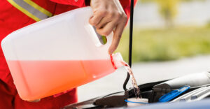 Megfagyott az ablakmosó? Itt egy trükk, amivel 10 perc alatt felenged – Az autósok imádják