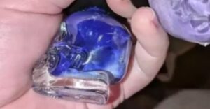 Egy nő panaszt tett a személyzeti osztályon, miután ajándékot kapott a munkahelyi Secret Santától