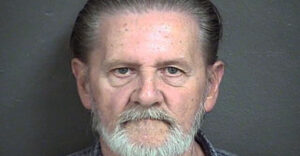 Bankrablást imitált, hogy ne kelljen többé a feleségével élnie, de börtön helyett házi őrizetre ítélték