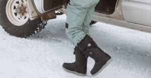 Téli cipőben vezetsz? Akár több méterrel is megnövelhetik a fékutadat