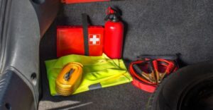 Januártól új szabályok érvényesek a járművezetők számára: változás a kötelező felszerelésben