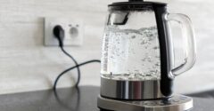 Tudod, miért nem érdemes a vízforralóban csak egy csészényi vizet felforralni? A vízforraló minimális vízszintjének megvan a maga jelentősége