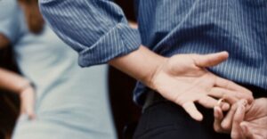 Vérükben van a hűtlenség? Ez a 3 csillagjegy tartozik az állatöv legnagyobb szoknyavadászai közé