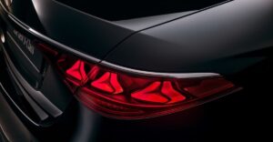 Bemutatkozott a 2026-os Mercedes S-osztály. A luxus és a technológia mintha egy másik galaxisból érkezett volna