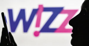 Vége a repülés közbeni offline időszaknak: a Wizz Air minden gépére megérkezik Elon Musk internete