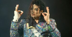Miért viselt Michael Jackson ragasztószalagot az ujjain? A rajongók egy olyan részletet vettek észre a fényképeken, amelynek megvan a maga magyarázata